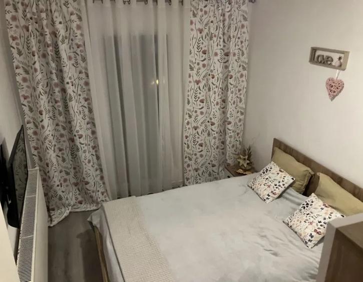 Apartament cu 3 camere decomandat, mobilat în Craiter