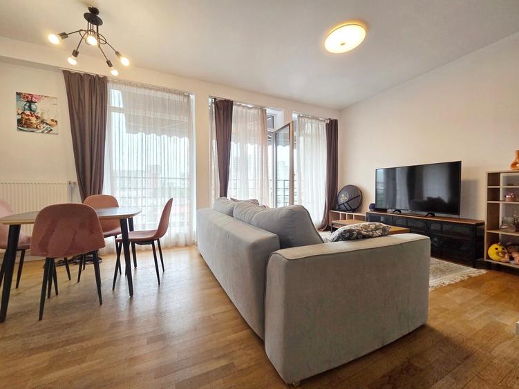 Apartament cu 3 camere semidecomandat, mobilat în Arcul de Triumf