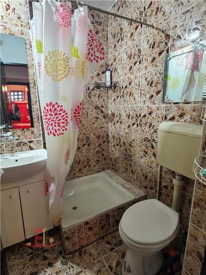 Apartament cu 4 camere decomandat în 7 Noiembrie