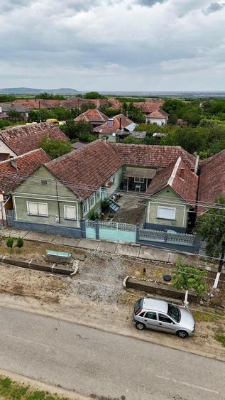 Casă cu 7 camere cu Teren 864 Mp în Central