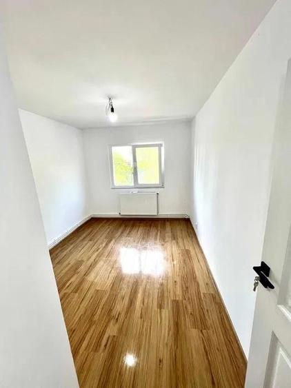 Apartament cu 4 camere decomandat în Dacia