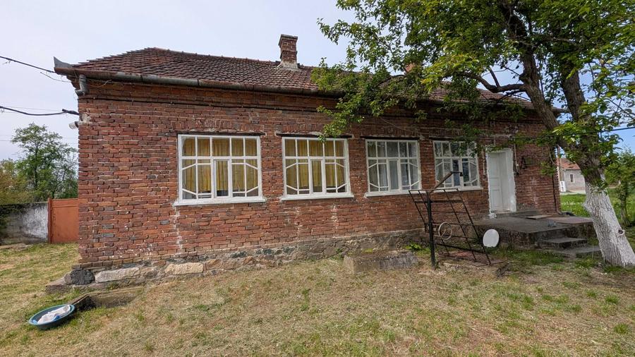 Casă cu 3 camere decomandat în Bulci