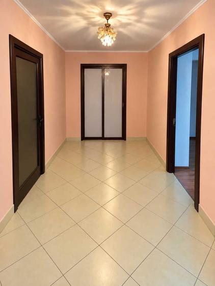 Casă cu 4 camere cu Teren 599 Mp în Central