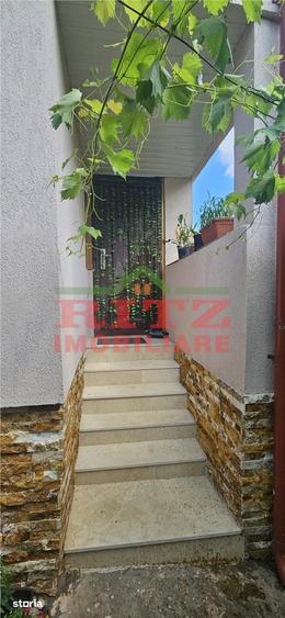 Casă cu 4 camere cu Teren 2300 Mp în Central