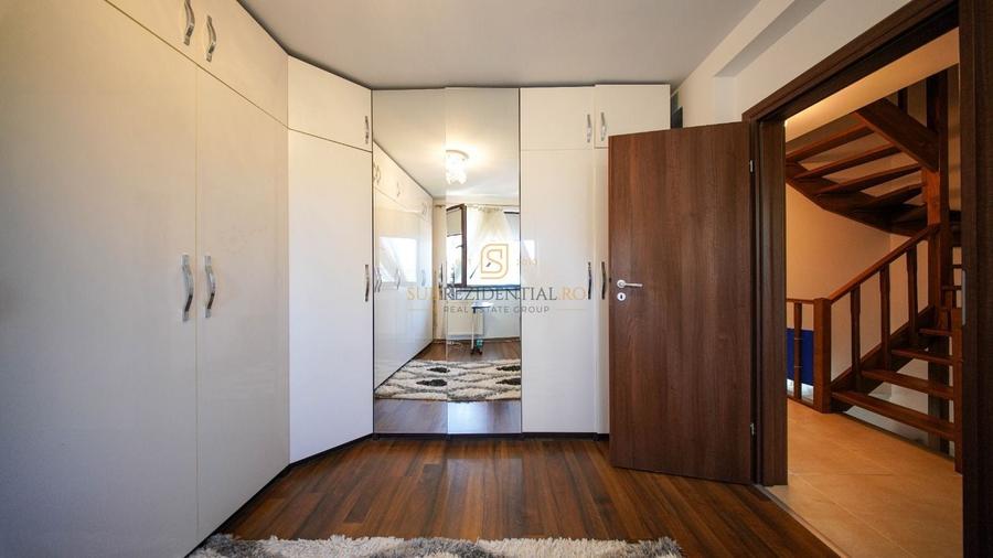 Duplex cu 4 camere cu Canalizare în Central