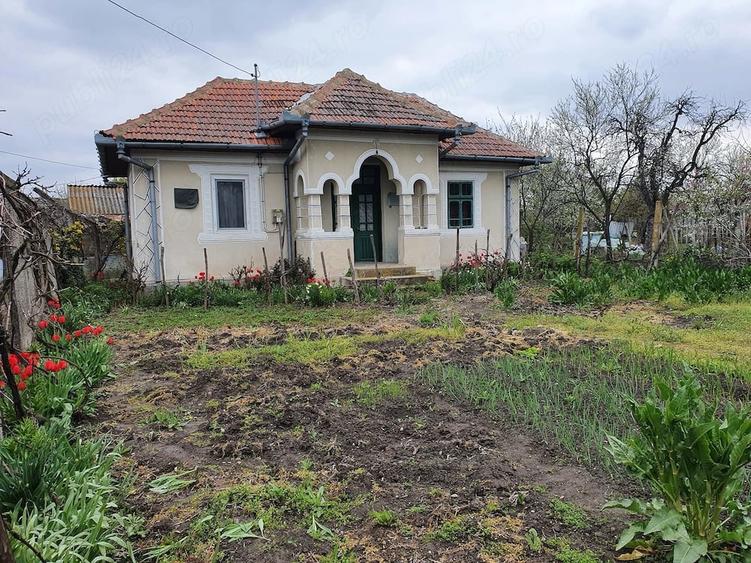 Casă cu 4 camere cu Teren 840 Mp în Vânjuleț