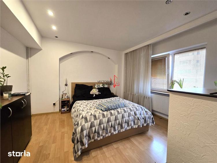 Apartament cu 3 camere decomandat, mobilat în Tei