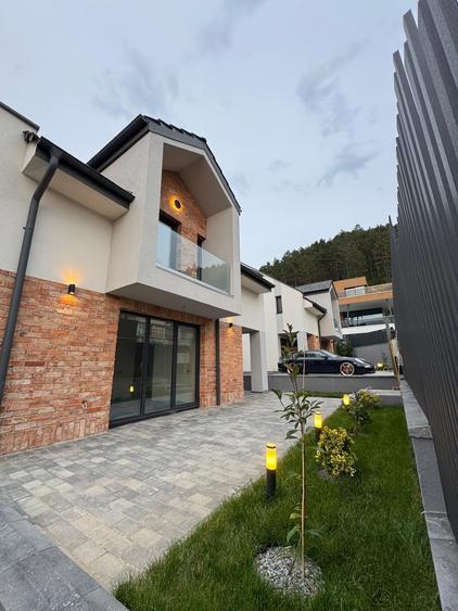 Casă individuală cu 5 camere cu Canalizare în Florești