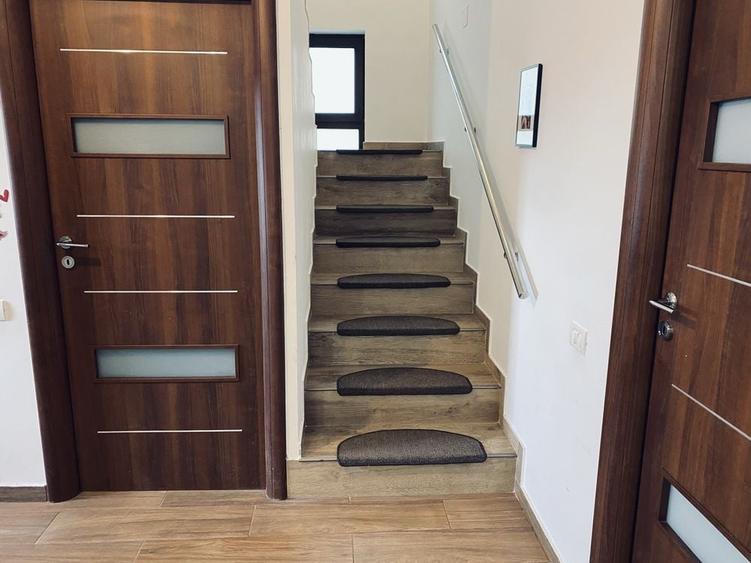 Casă cu 4 camere cu Teren 350 Mp în Central