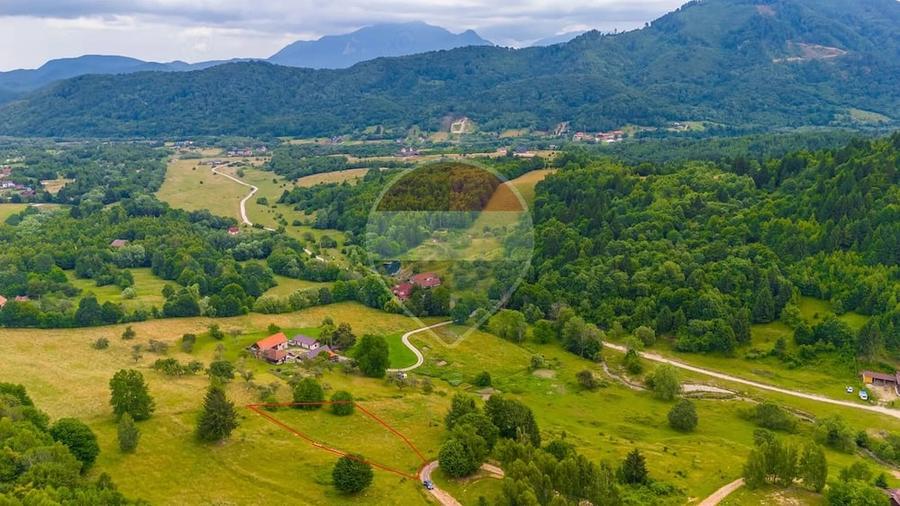 Teren de 2410 mp, în Glăjărie