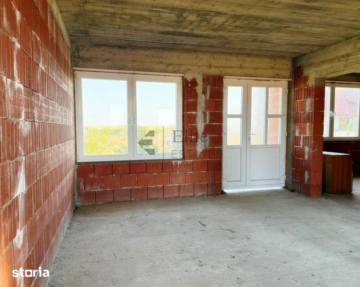 Casă cu 5 camere cu Teren 852 Mp în Tăut