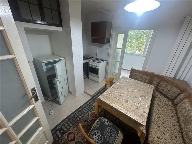 Apartament cu 2 camere decomandat, mobilat în Bucovina