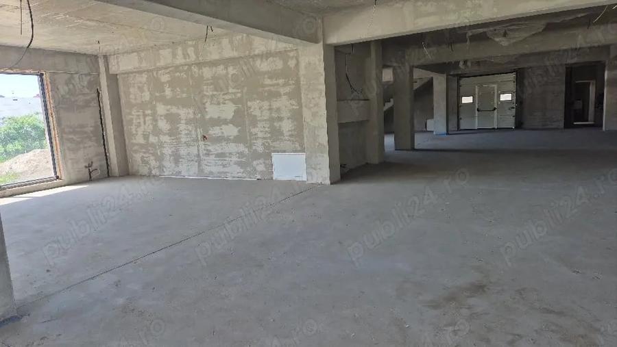 Spațiu comercial, de 1,000 mp, în Central