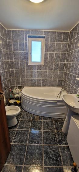 Casă cu 5 camere cu Teren 390 Mp în Odăi