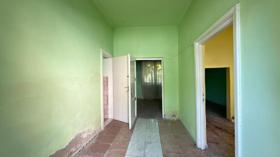 Casă individuală cu 6 camere cu Canalizare în Central