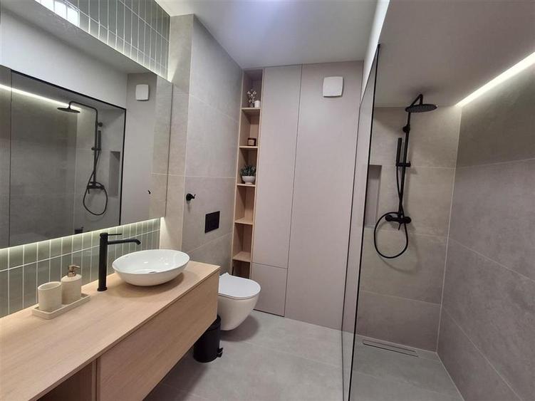Apartament cu 2 camere semidecomandat în Exterior Sud