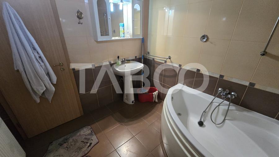 Apartament cu 4 camere decomandat, mobilat în Calea Dumbrăvii