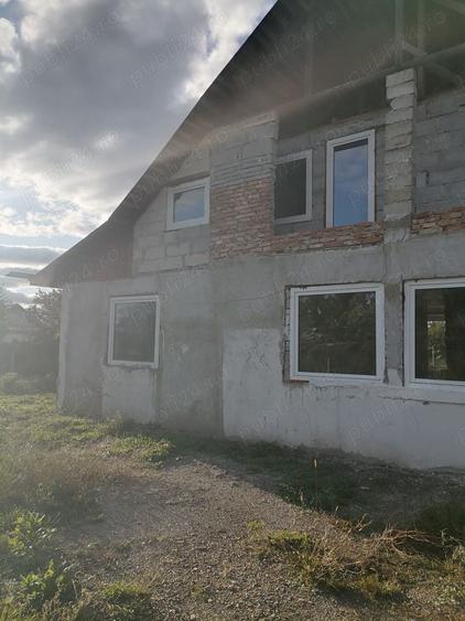 Casă cu 2 camere cu Teren 1440 Mp în Central