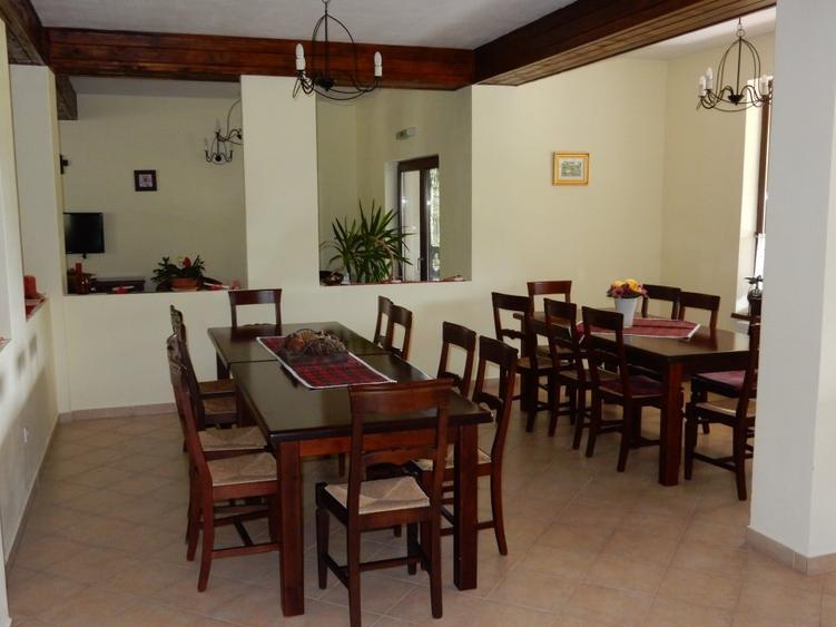 Casă individuală cu 12 camere cu Teren 2250 Mp în Bran