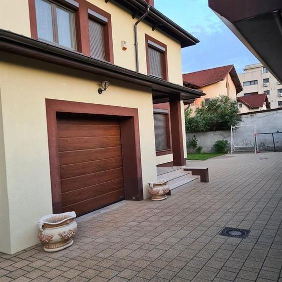 Casă individuală cu 4 camere cu Canalizare în Băneasa