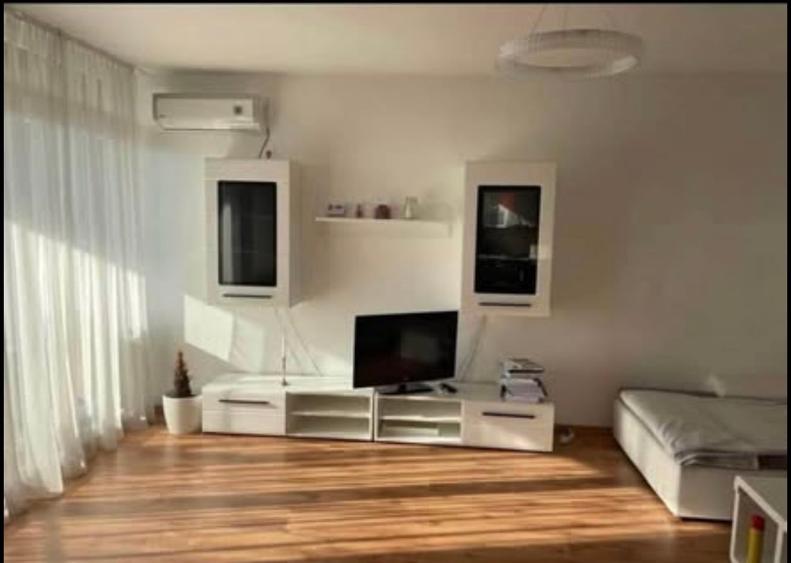 Apartament cu 2 camere semidecomandat în Soarelui