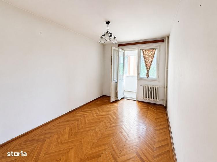 Apartament cu 3 camere semidecomandat în Alexandru Obregia