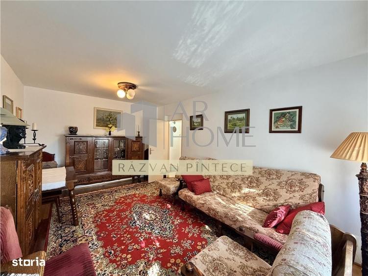 Apartament cu 3 camere decomandat în Bănești