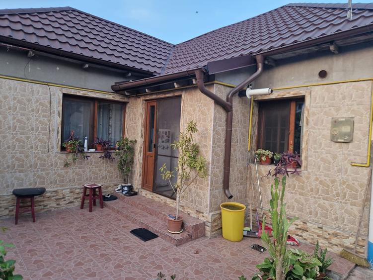Casă individuală cu 3 camere cu Teren 227 Mp în Est