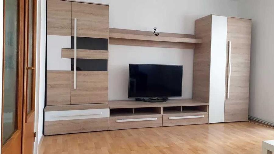 Apartament cu 3 camere decomandat în Victoriei