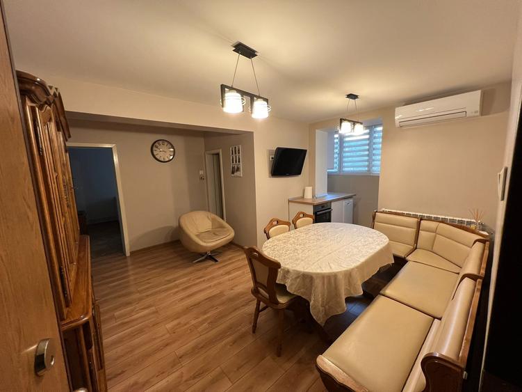Apartament cu 3 camere decomandat, mobilat în Est