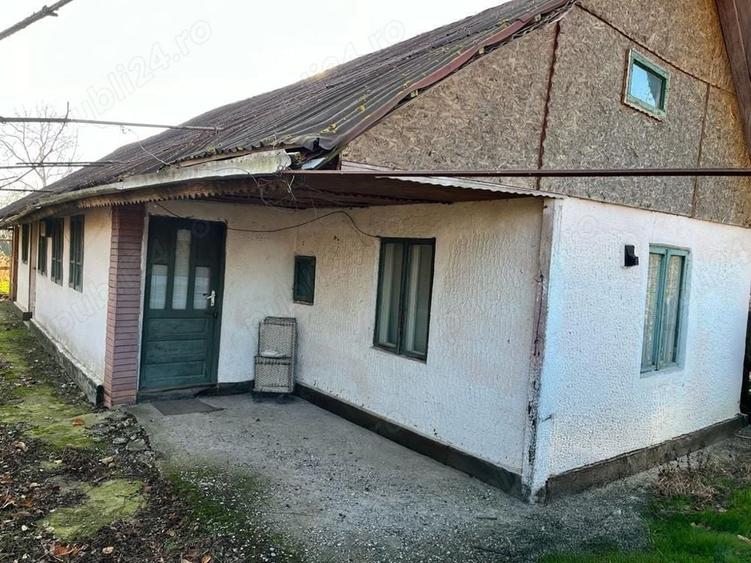 Casă cu 3 camere cu Teren 2000 Mp în Nuci