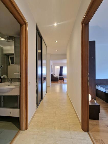 Apartament cu 3 camere decomandat, mobilat în P-ța Alba Iulia