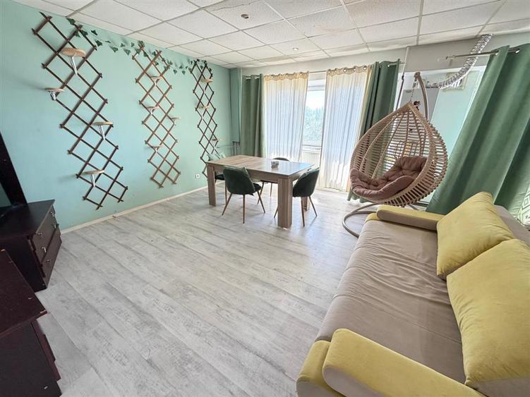 Apartament cu 3 camere decomandat în Nicolina