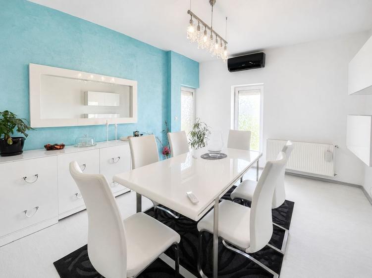 Apartament cu 3 camere decomandat, mobilat în Lipovei