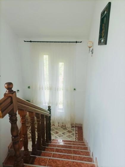 Casă individuală cu 8 camere cu Garaj în Vlădeni