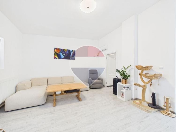 Duplex cu 4 camere cu Teren 250 Mp în Domnești
