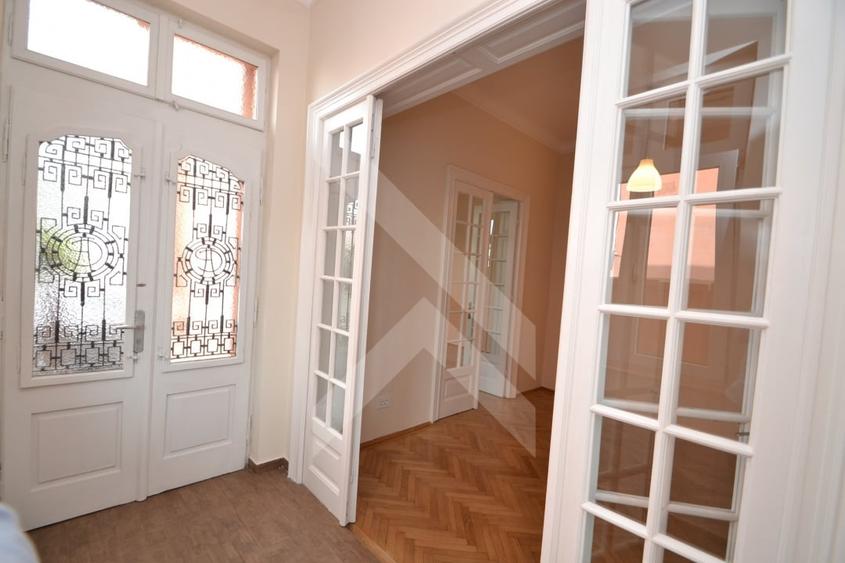 Apartament cu 4 camere decomandat în Cotroceni