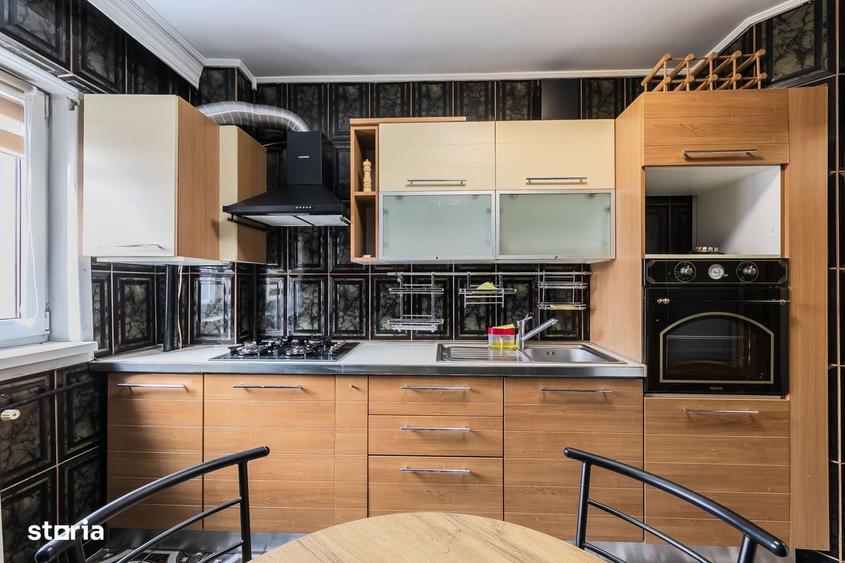Apartament cu 3 camere decomandat în Drumul Taberei