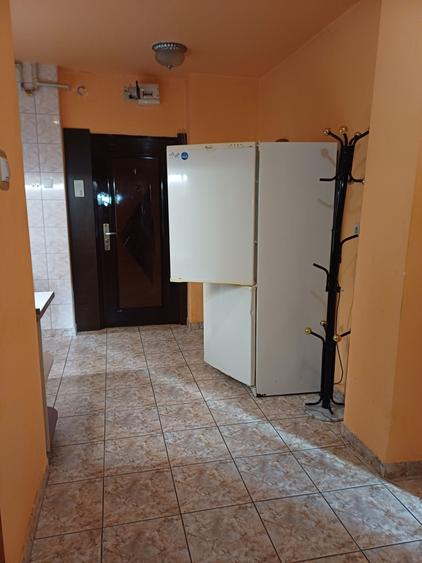 Apartament cu 3 camere decomandat în Calea București
