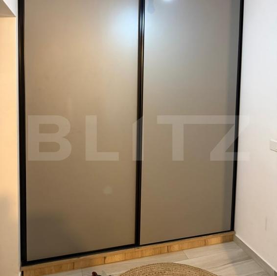 Apartament cu 3 camere decomandat în Tractorul