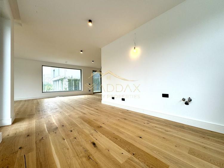 Duplex cu 6 camere cu Canalizare în Iancu Nicolae