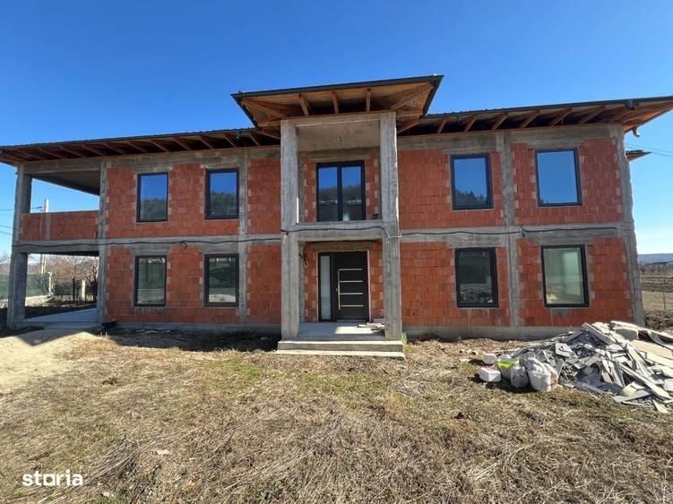 Casă cu 4 camere în Mărăcineni