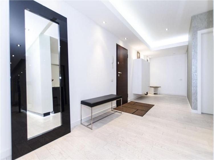 Apartament cu 4 camere semidecomandat în Ultracentral