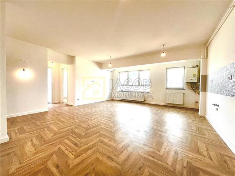 Apartament cu 3 camere decomandat în Ștefan cel Mare