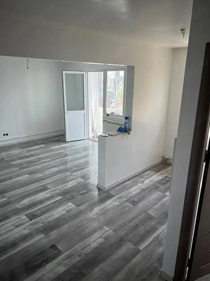 Apartament cu 3 camere decomandat în Crihala