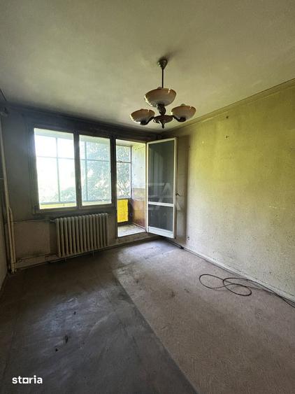 Apartament cu 3 camere semidecomandat în Rahova