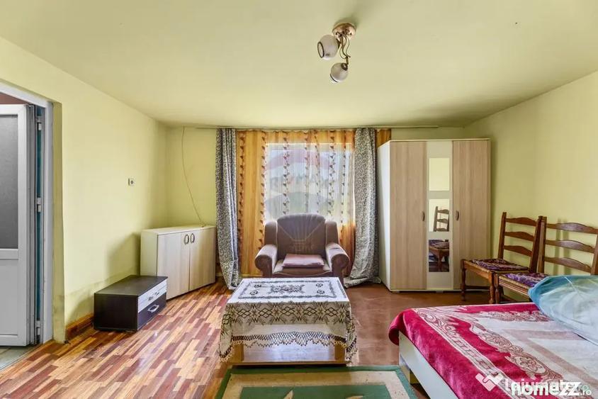 Casă cu 4 camere cu Teren 2422 Mp în Șiria