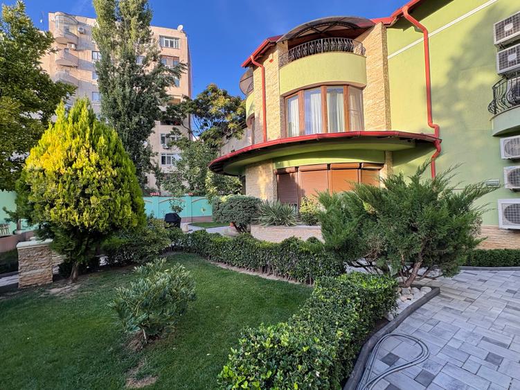 Casă individuală cu 9 camere cu Canalizare în Calea Călărașilor