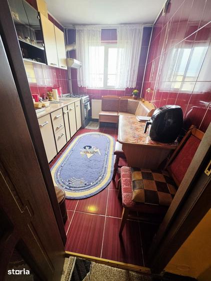 Apartament cu 3 camere semidecomandat, mobilat în Central