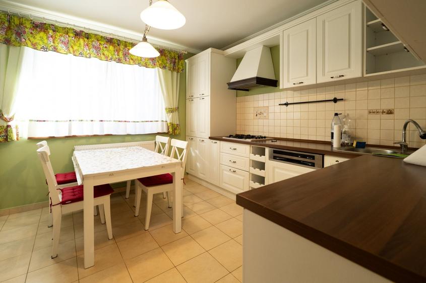 Apartament cu 4 camere decomandat, mobilat în Baciu